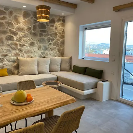 Konstantza's Deluxe *