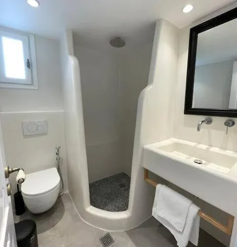 Konstantza's Deluxe Naxos City