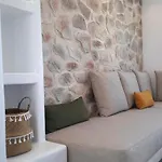 Konstantza's Deluxe