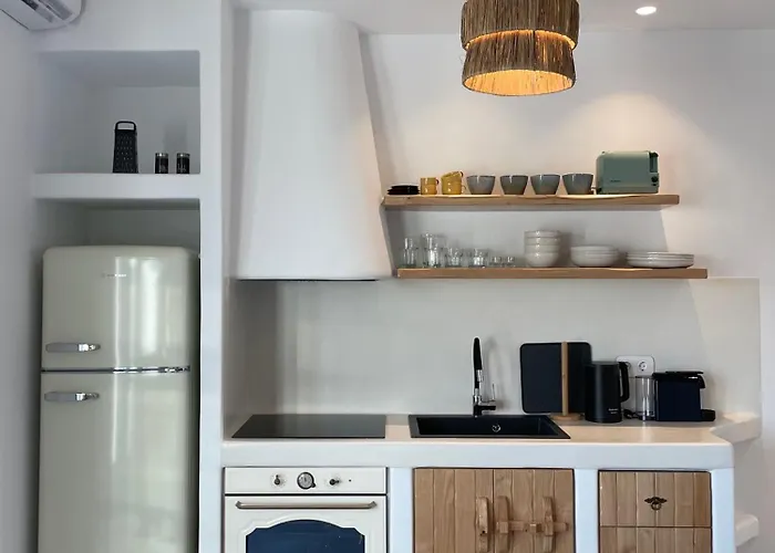 Konstantza's Deluxe Naxos City